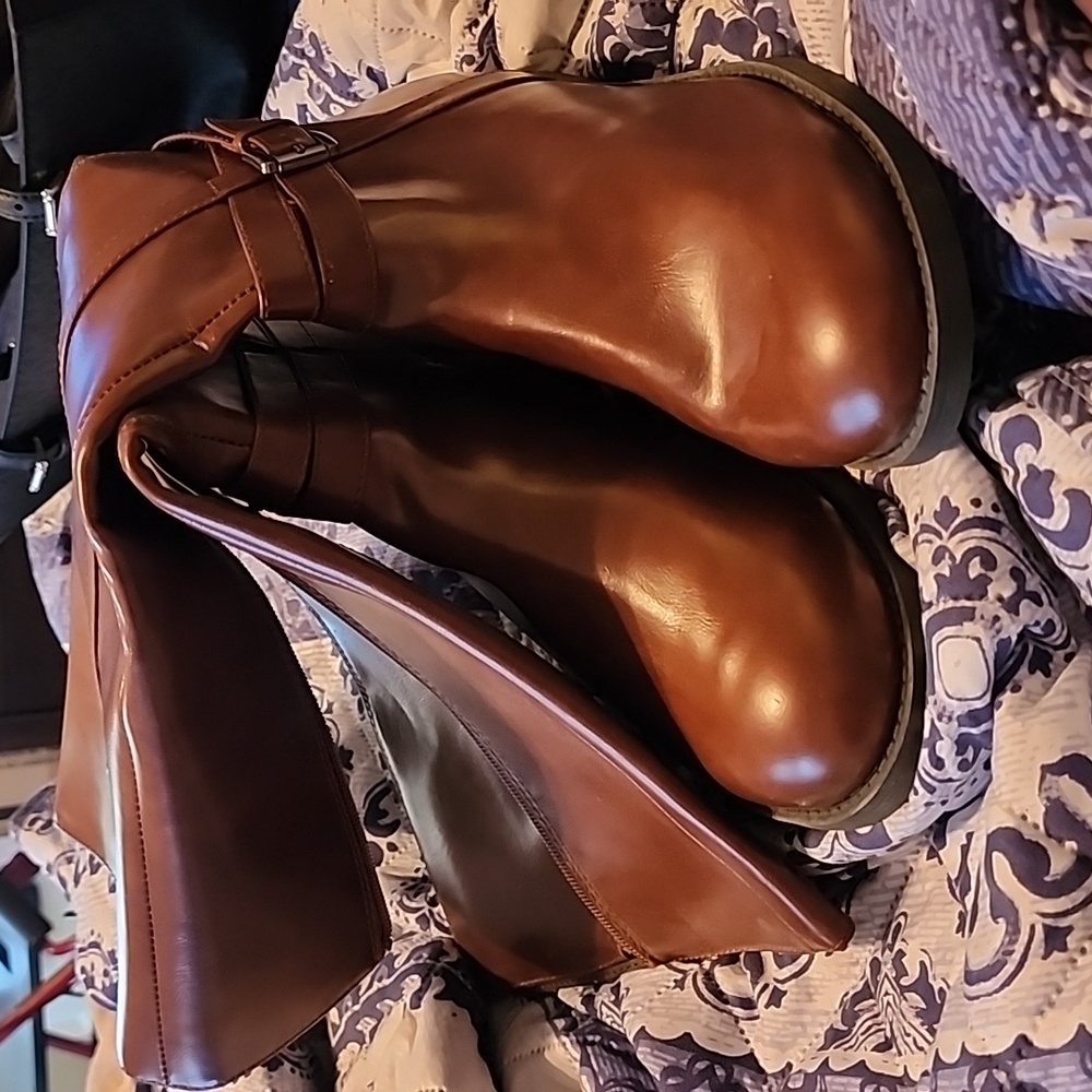 Brown boot